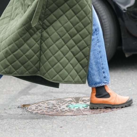 Tory Burch Lug Sole Platform Chelsea Bootie In Caballo Brown/black - Picture 7 of 13